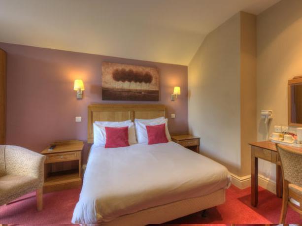 Brentwood Inn By Greene King Inns ロザーハム エクステリア 写真