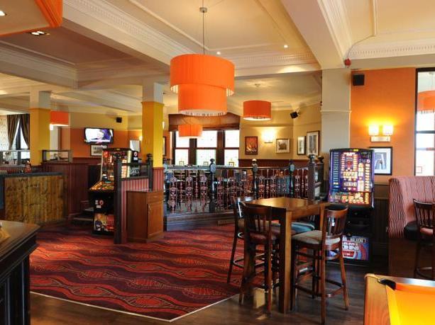 Brentwood Inn By Greene King Inns ロザーハム エクステリア 写真