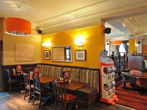 Brentwood Inn By Greene King Inns ロザーハム エクステリア 写真